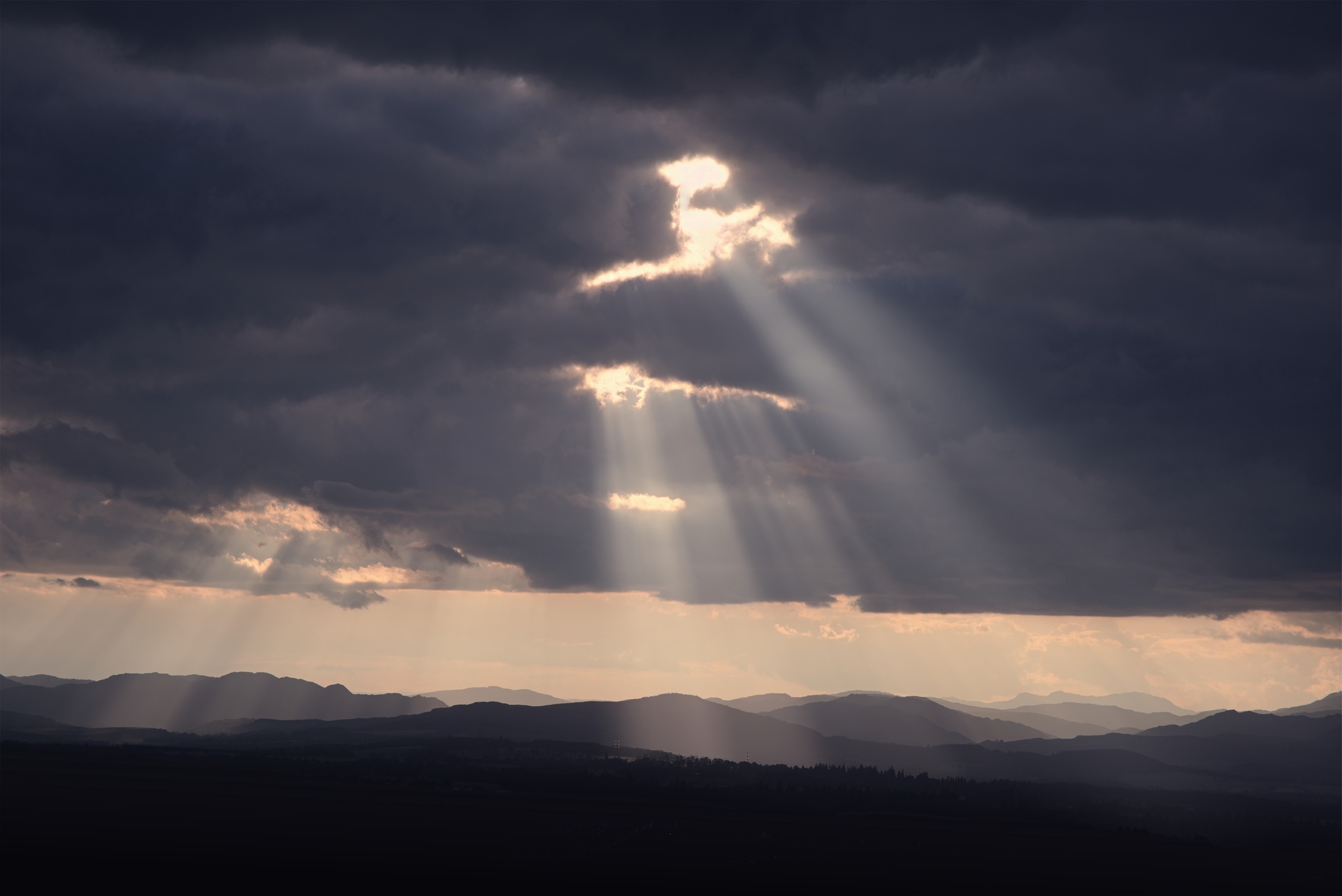 Display image: Crepuscular Rays over Strathearn
