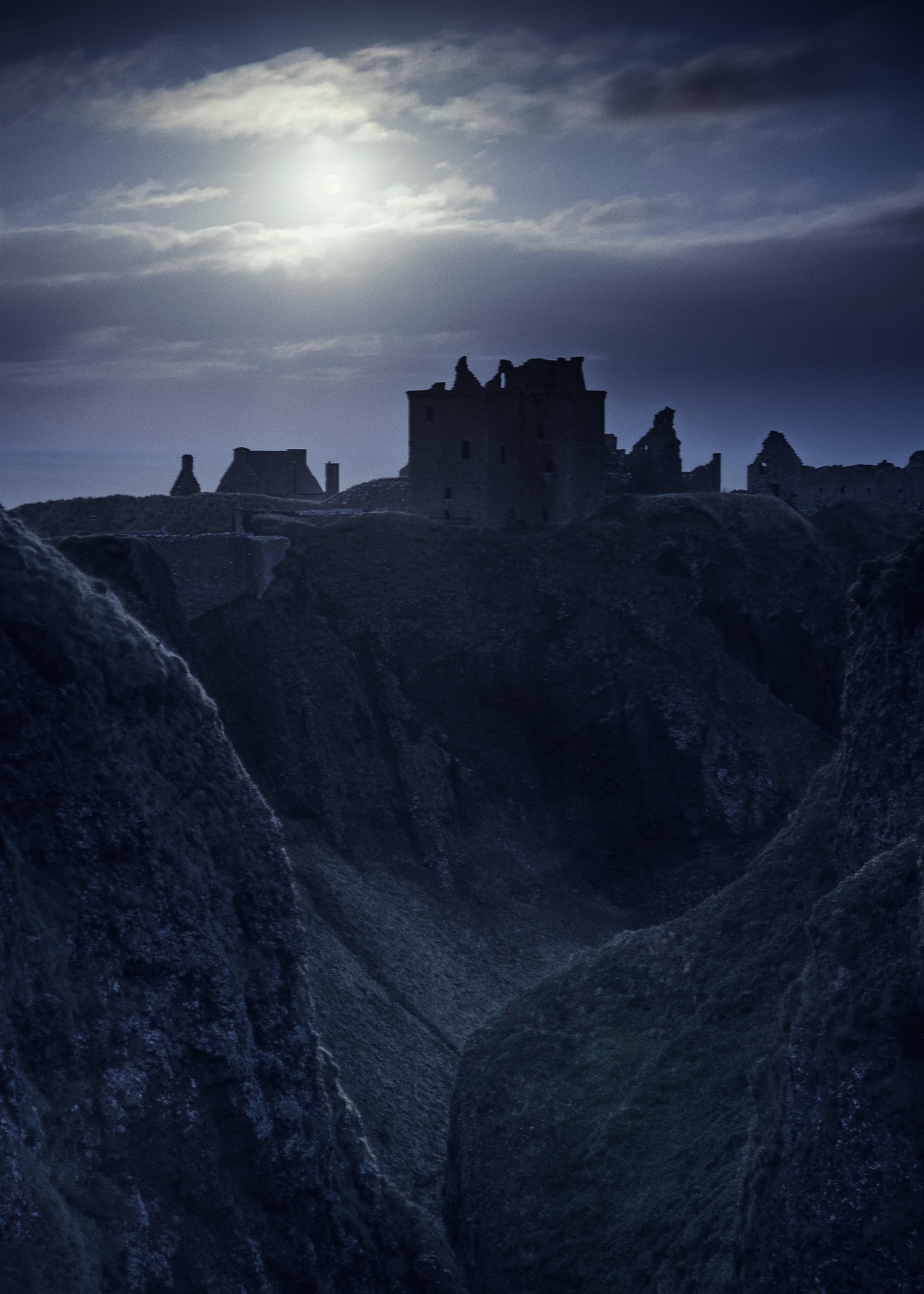 Display image: Full ("Blue") Moon Rising, Dunnottar Castle