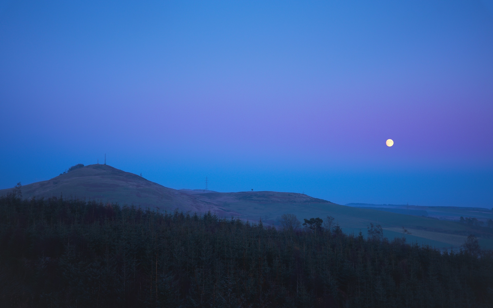 Display image: Moonrise over Milquhanzie Hill